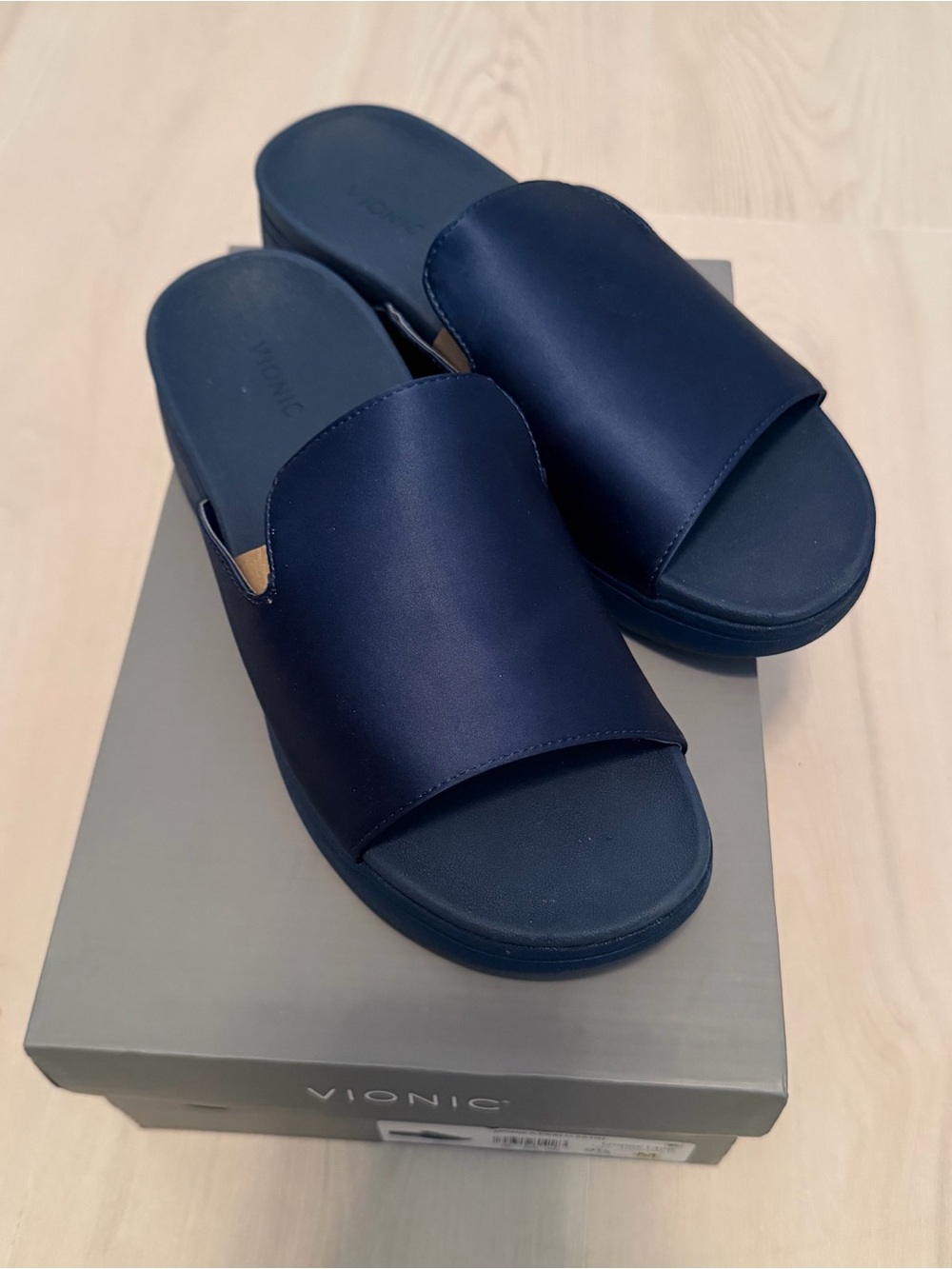 Vionic NIB Navy Slip-On Slide Sandals for Women 9.5